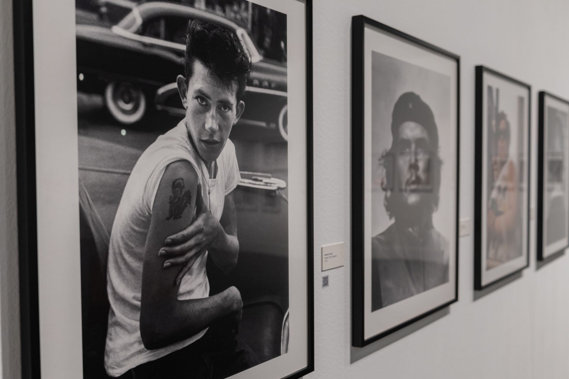 Fotografías de Bruce Davison y Che Guevara presentadas en 'Leica. Un siglo de fotografía'.