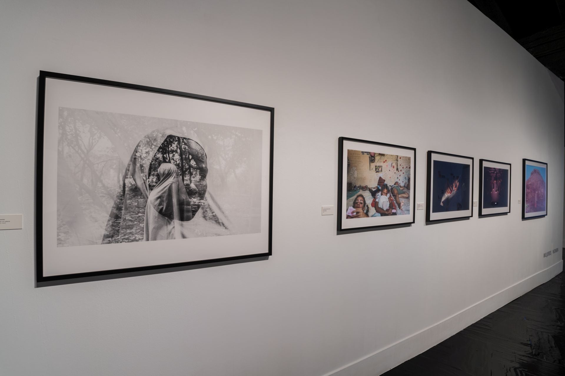 Despliegue de obras en 'Leica. Un siglo de fotografía'.