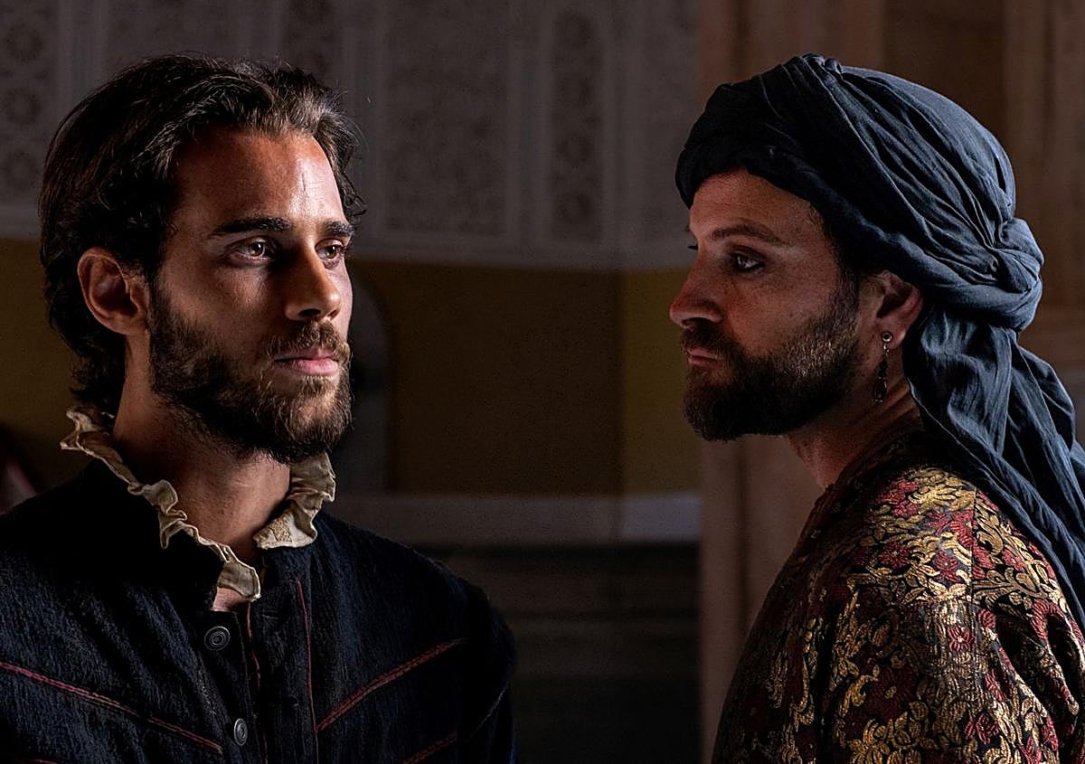 Imagen secundaria 1 - Tres fotogramas de la ficción.