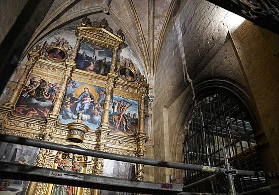 Imágenes de las obras de afianzamiento de la Mezquita-Catedral de Córdoba tras el incendio.