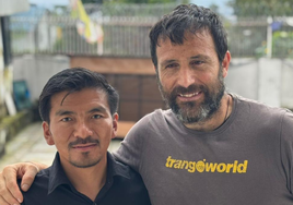 El alpinista Alex Txikon se encuentra en Katmandu para grabar para un proyecto audiovisual.