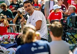 Charlie Kirk, durante su charla en la universidad de Utah.