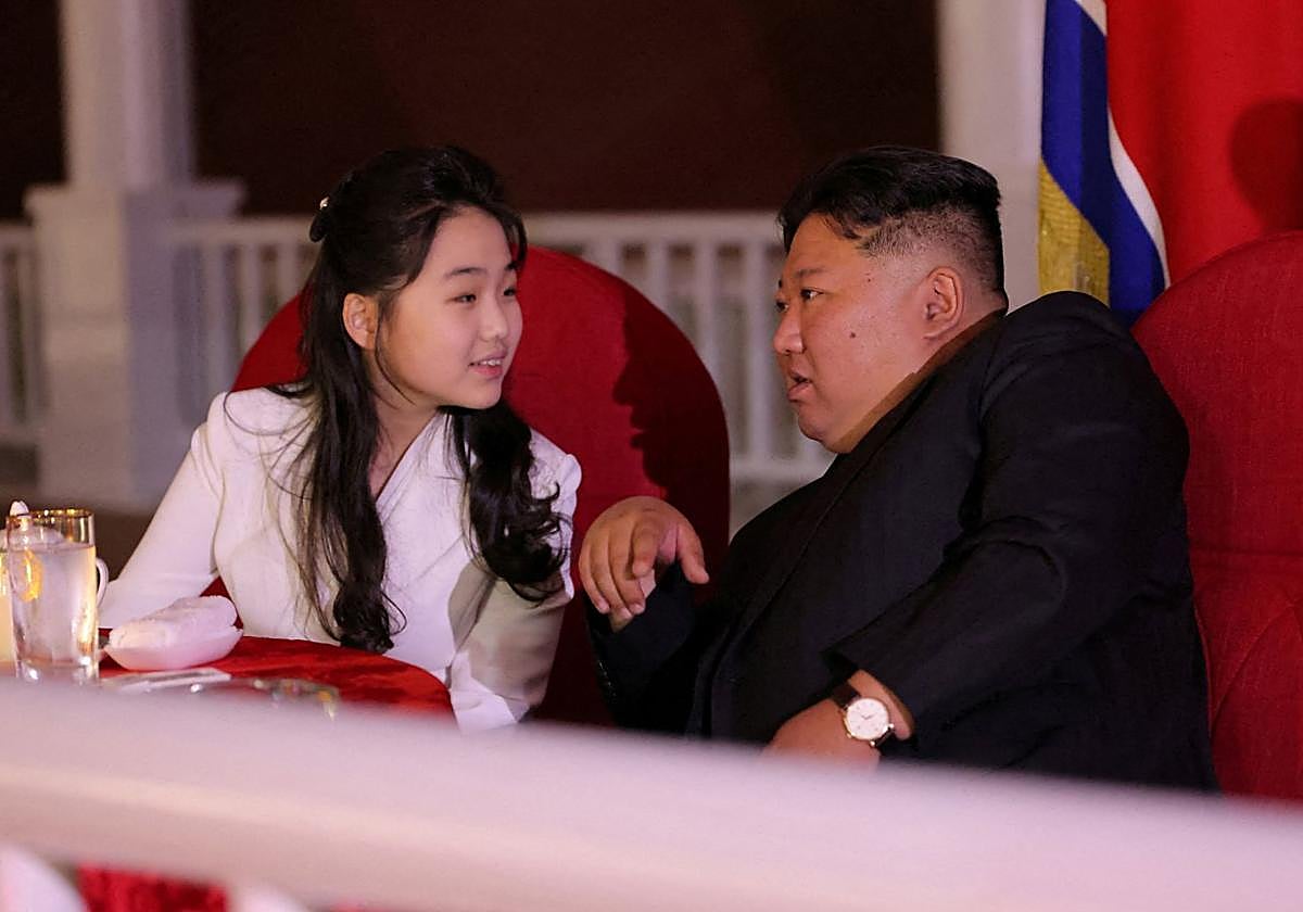 El líder norcoreano, Kim Jong-un, junto a su hija Kim Ju-ae.