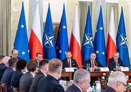 El presidente polaco, Karol Nawrocki, este jueves en una reunión del Consejo de Seguridad Nacional en Varsovia.