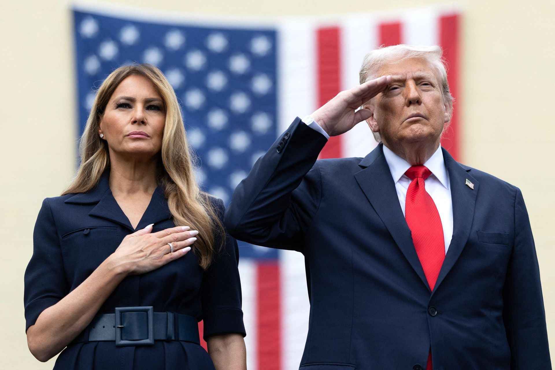 Melania y Donald Trump durante la ceremonia en el Pentágono.