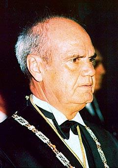 Imagen principal - Luis Antonio Burón, el primer dimitido