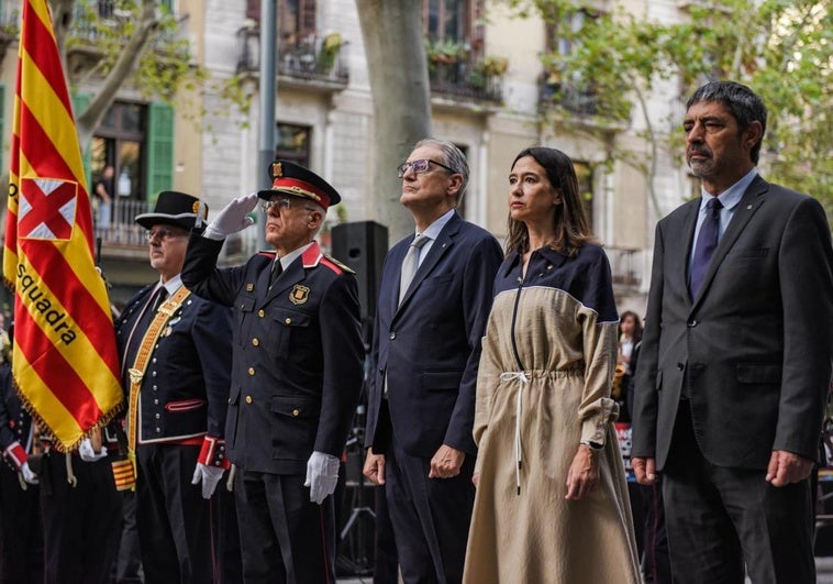 La Diada arranca con un baño de masas de la ultra Orriols y pitos hacia ERC y Junts