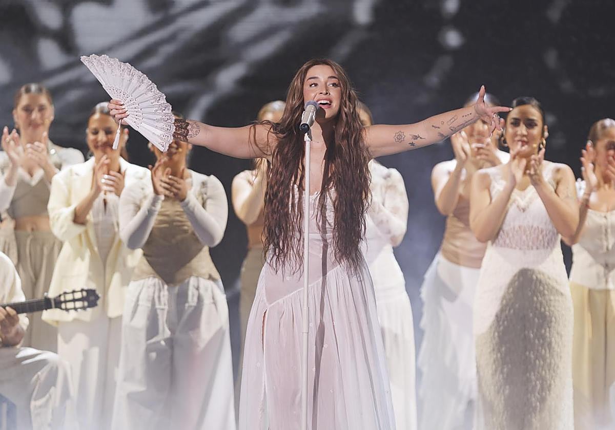 Lola Indigo, durante su actuación en los Premios Goya 2025.