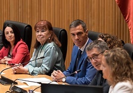 Pedro Sánchez preside la reunión interparlamentaria del Grupo Socialista.