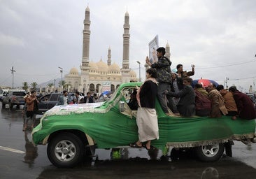 Israel bombardea un puerto controlado por los rebeldes hutíes en Yemen