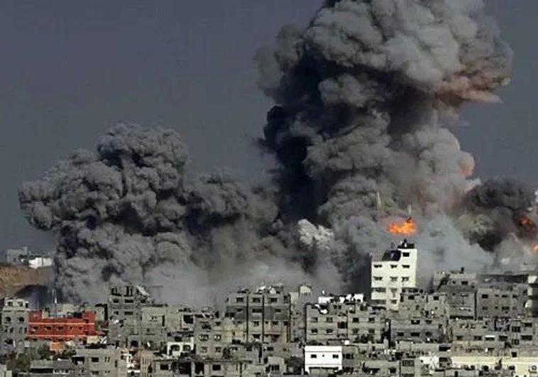 Israel bombardea sin piedad la capital de la Franja: «Gaza está ardiendo», proclama el ministro de Defensa