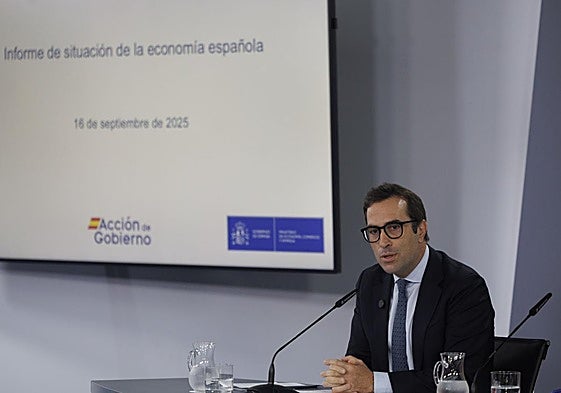 Carlos Cuerpo durante la rueda de prensa del Consejo de Ministros.