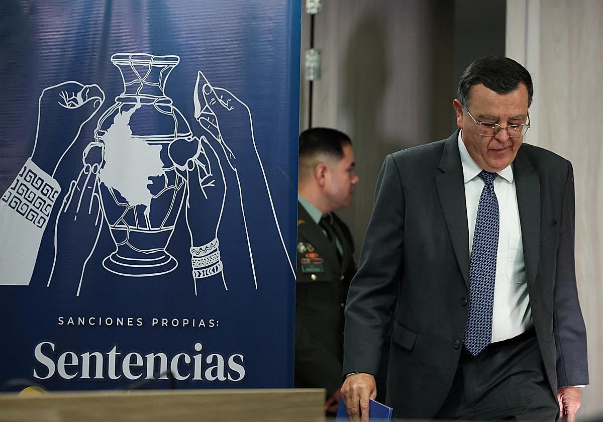 El magistrado colombiano de la Jurisdicción Especial para la Paz, Alejandro Ramelli, asiste a la lectura de la sentencia contra los excomandantes de las FARC.