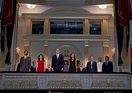 Los Reyes, en el Palco Real del Teatro Real antes de una representación.