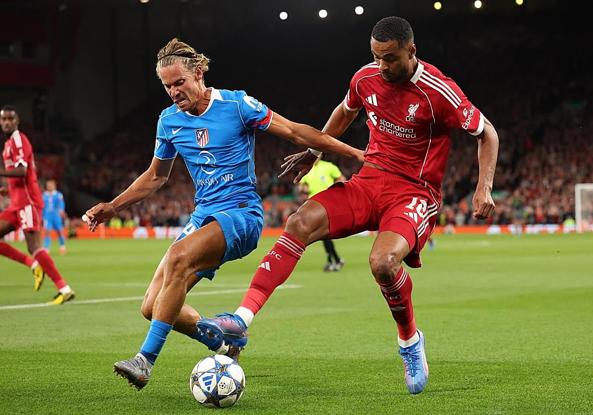 Así hemos narrado al derrota 'in extremis' del Atlético en Anfield