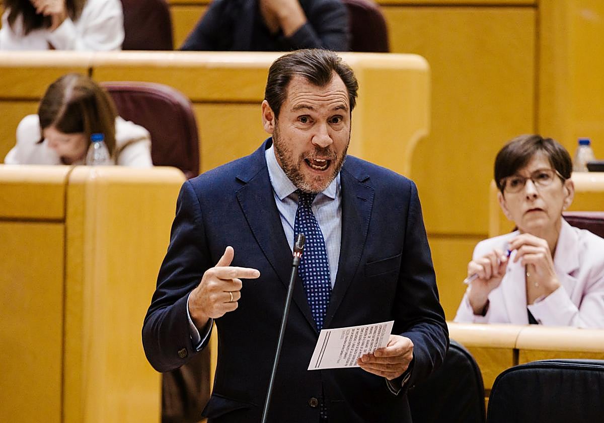 El ministro de Transportes, Óscar Puente, el martes, en el Senado.