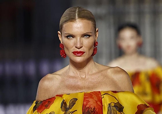 Esther Cañadas, en el desfile de Carolina Herrera.