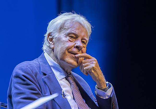 El expresidente del Gobierno Felipe González, este jueves en un debate público en Palma de Mallorca.