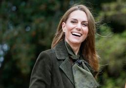 Kate Middleton se viste de safari para su encuentro con Melania Trump: una chaqueta de ante tendencia y falda de Ralph Lauren