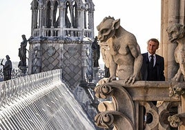 El presidente de Francia, Emmanuel Macron, durante la visita a Nore-Dame.