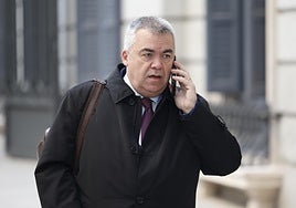 Santos Cerdán llegando al Congreso en una sesión de control al Gobierno de noviembre pasado.