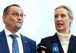Los líderes de la formación ultraderechista alemana AfD, Alice Weidel y Tino Chrupalla, en una rueda de prensa.