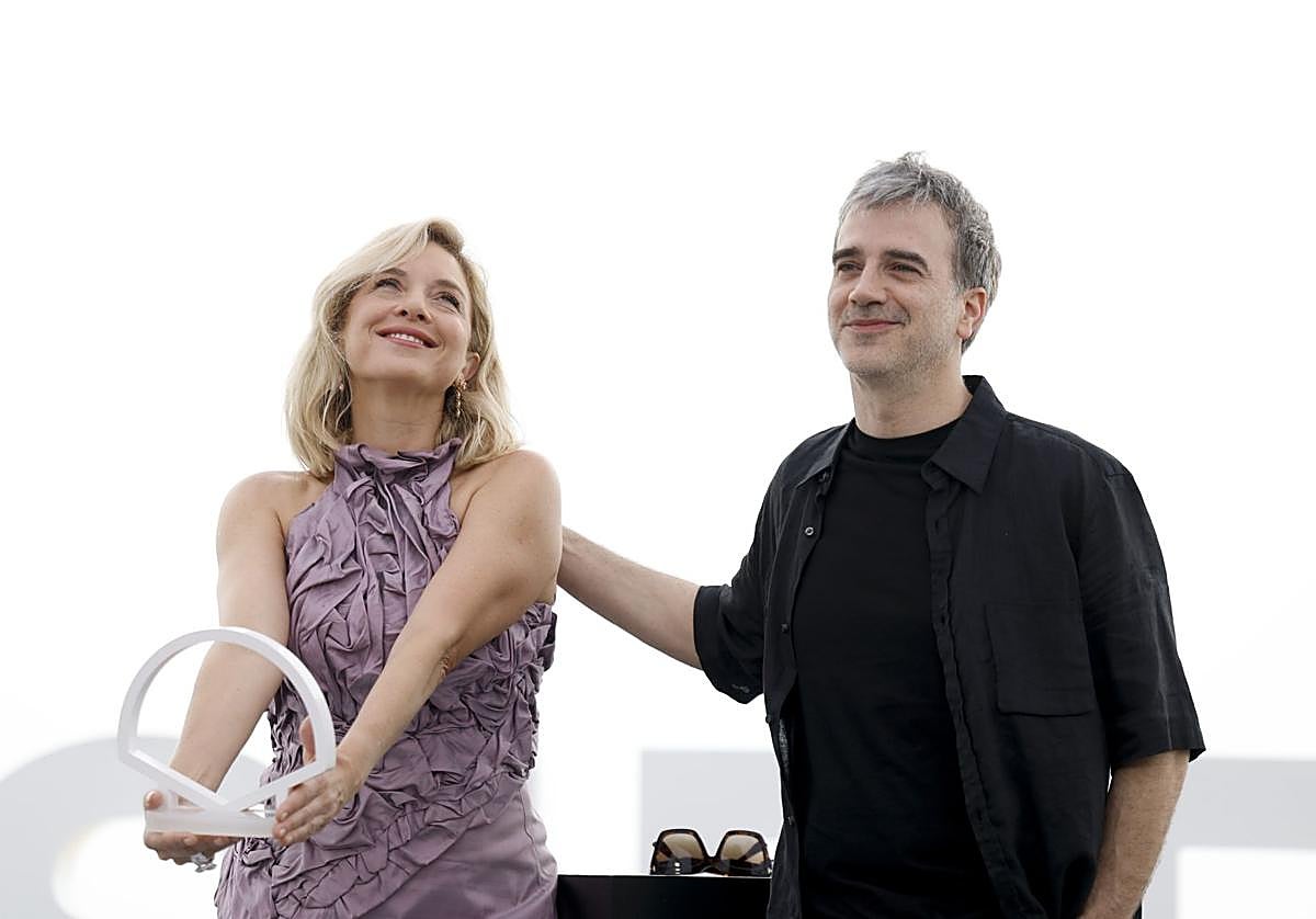 La actriz Carla Peterson y el director Daniel Hendler en San Sebastián.