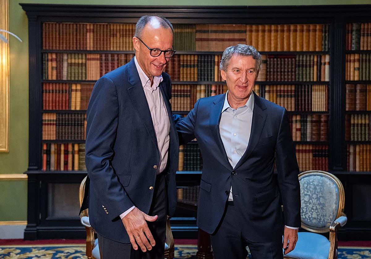 El canciller alemán, Friedrich Merz, y Feijóo, este viernes en Madrid.