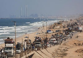 El éxodo, como el que estos días protagonizan los residentes de Gaza City que huyen por la costa al sur, es una constante de esta guerra.