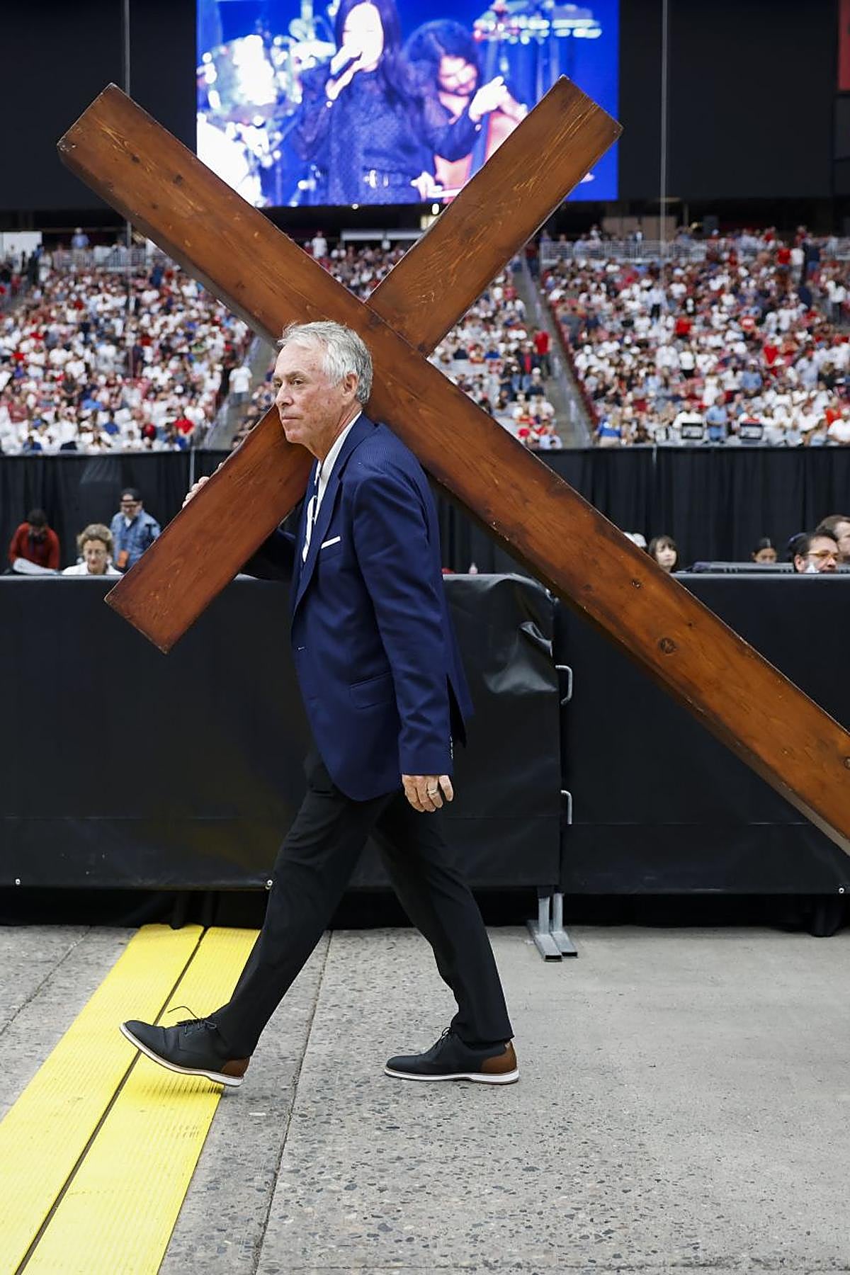 Multitudinario funeral por Charlie Kirk