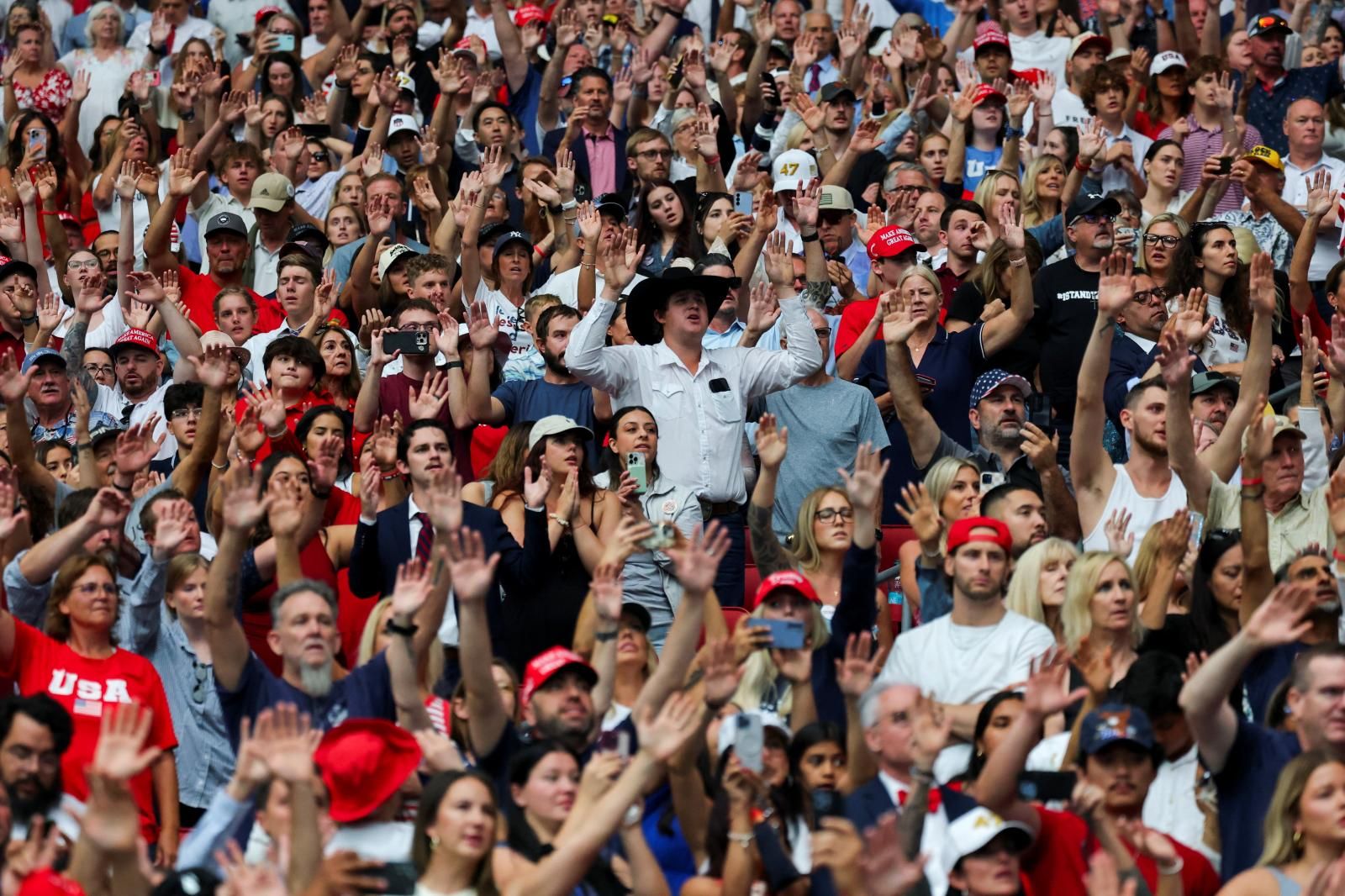Multitudinario funeral por Charlie Kirk