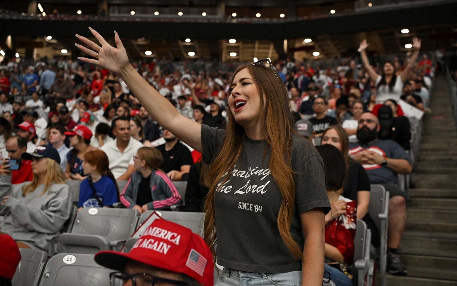 Multitudinario funeral por Charlie Kirk