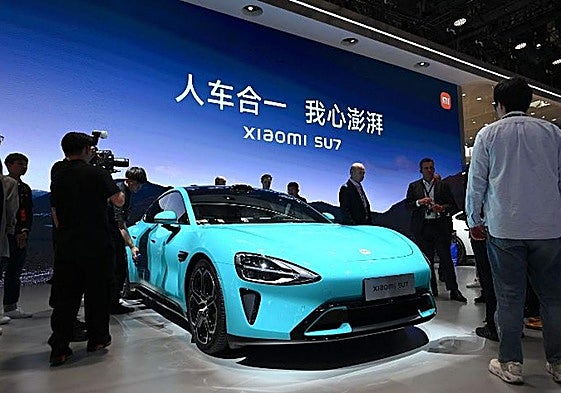 Presentación de un nuevo modelo de coche eléctrico en China en 2023.