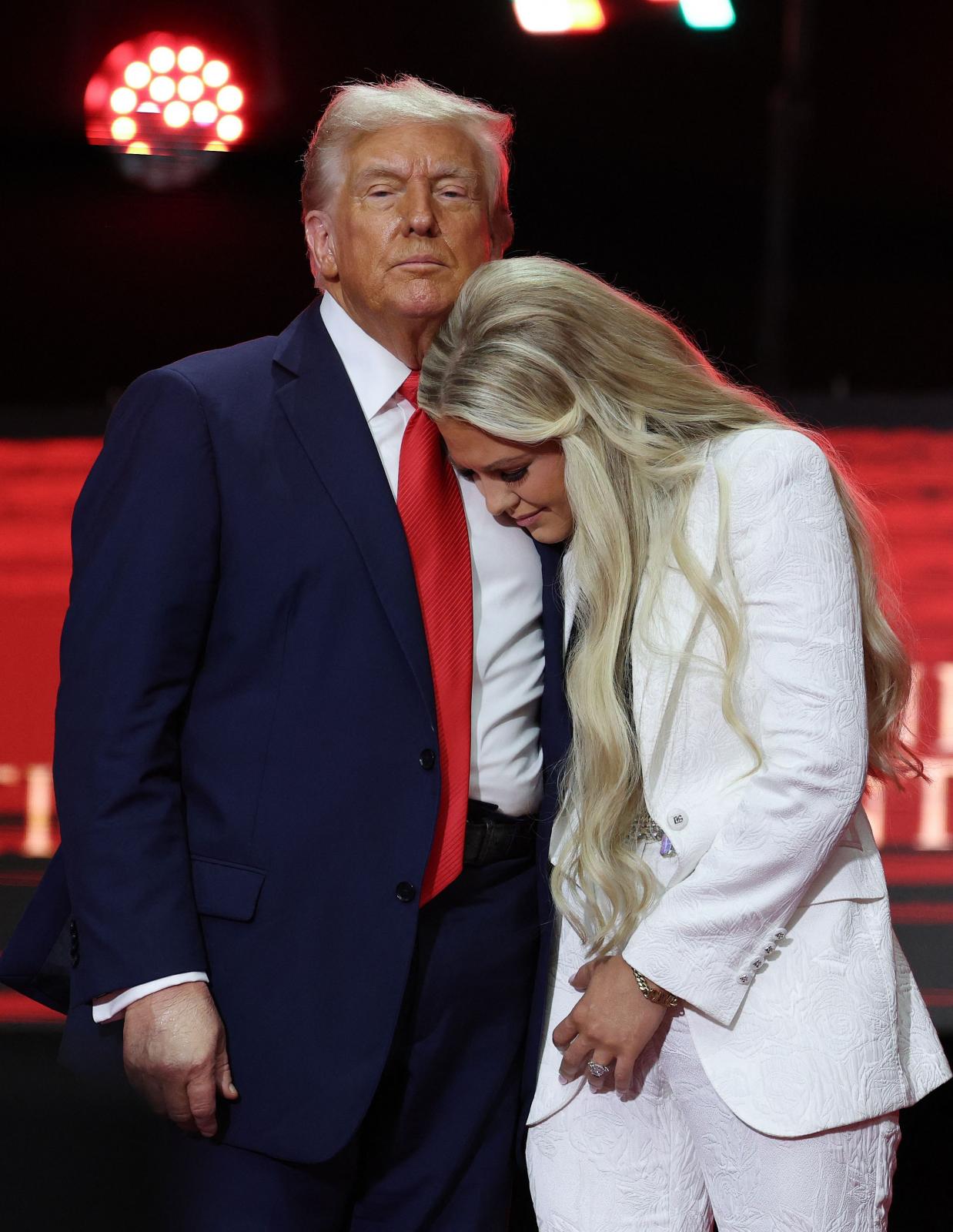 Multitudinario funeral por Charlie Kirk