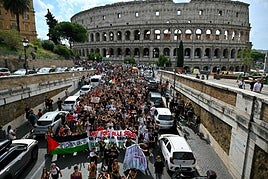 Miles de italianos toman las calles de varias ciudades en solidaridad con Gaza