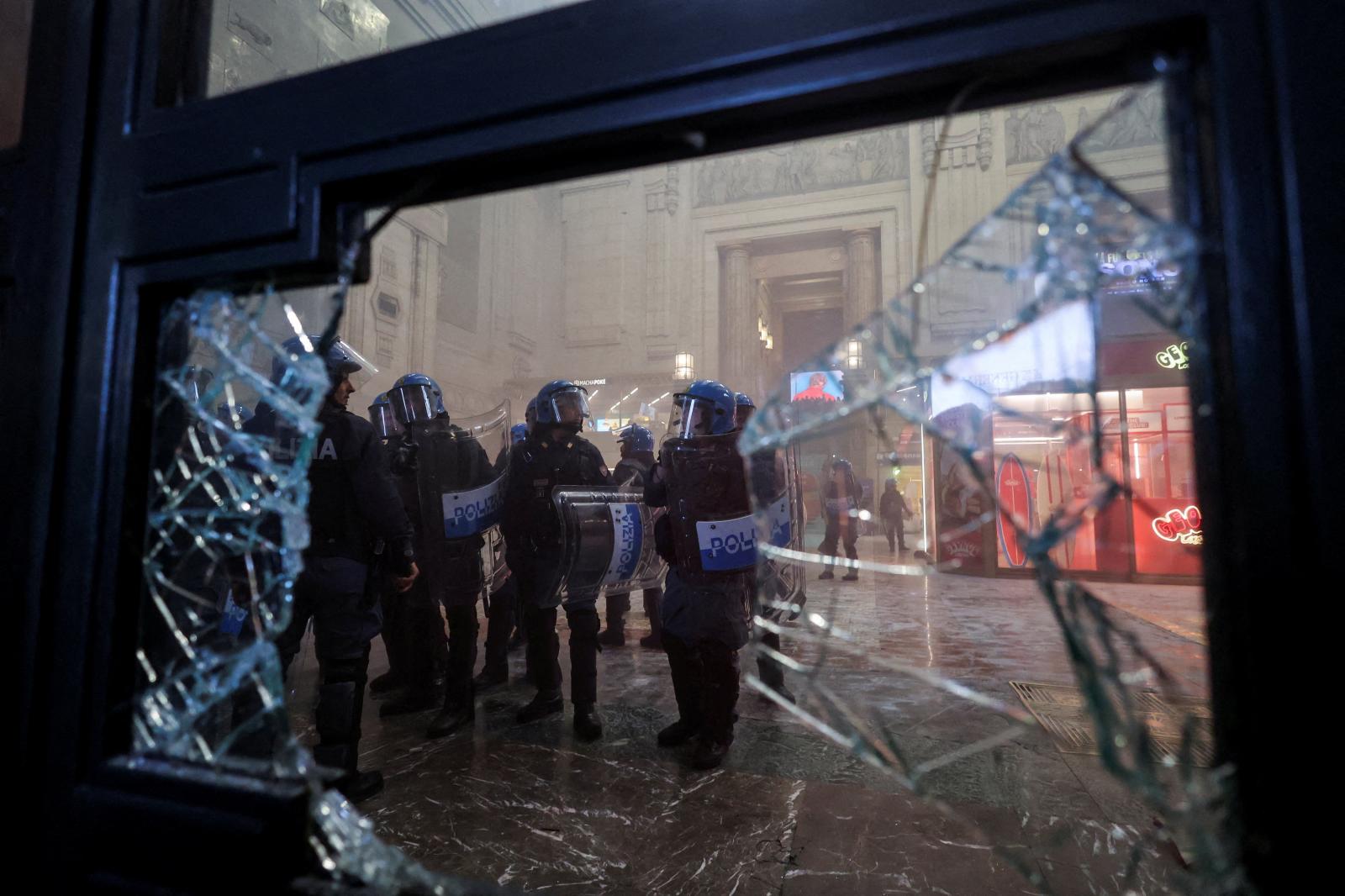 Miles de italianos toman las calles de varias ciudades en solidaridad con Gaza