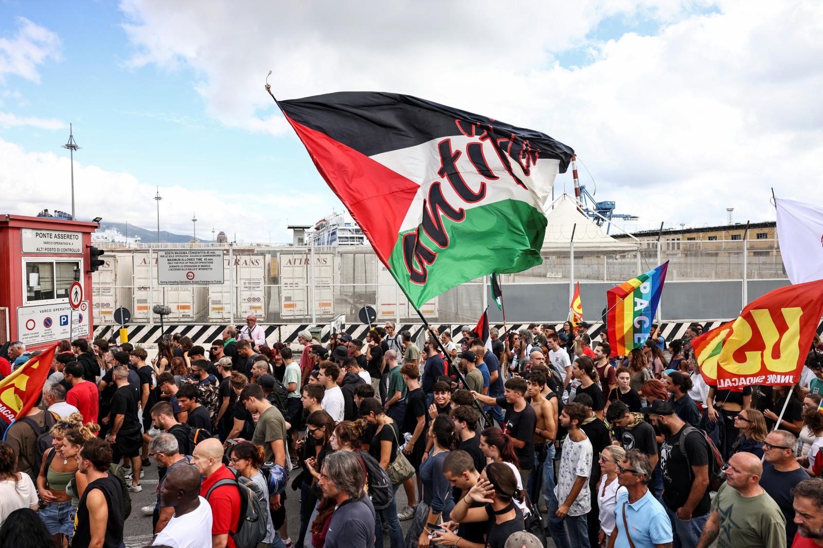 Miles de italianos toman las calles de varias ciudades en solidaridad con Gaza