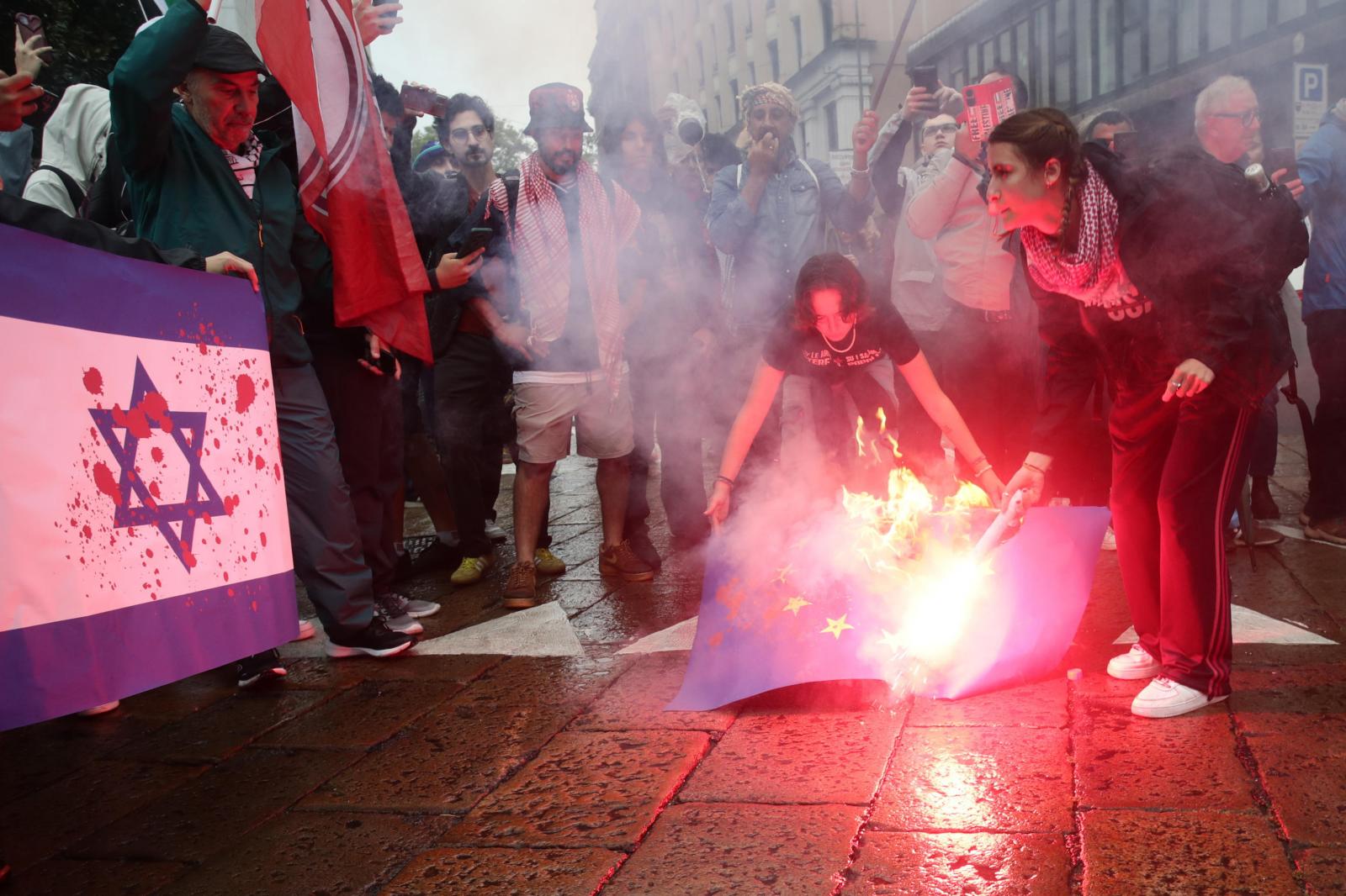 Miles de italianos toman las calles de varias ciudades en solidaridad con Gaza