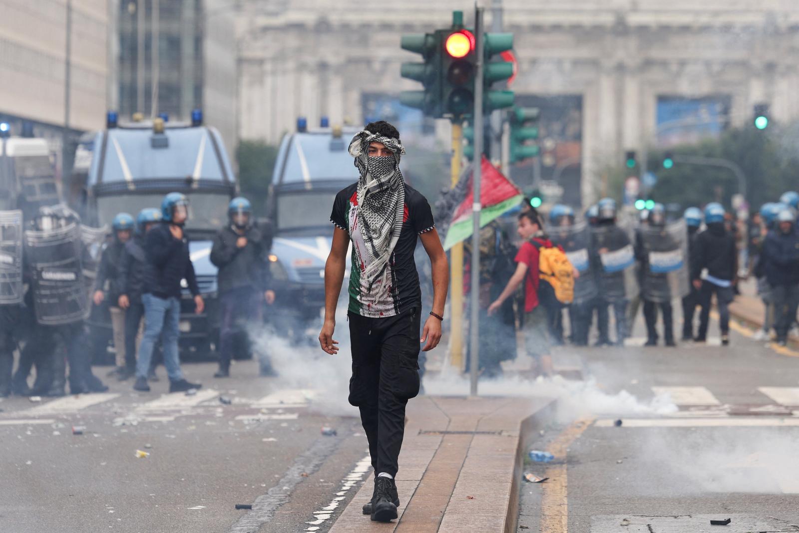 Miles de italianos toman las calles de varias ciudades en solidaridad con Gaza