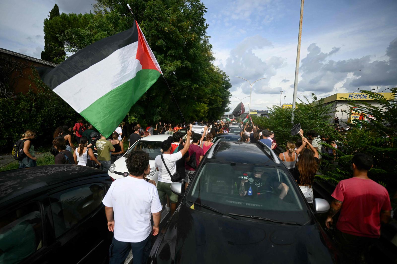 Miles de italianos toman las calles de varias ciudades en solidaridad con Gaza
