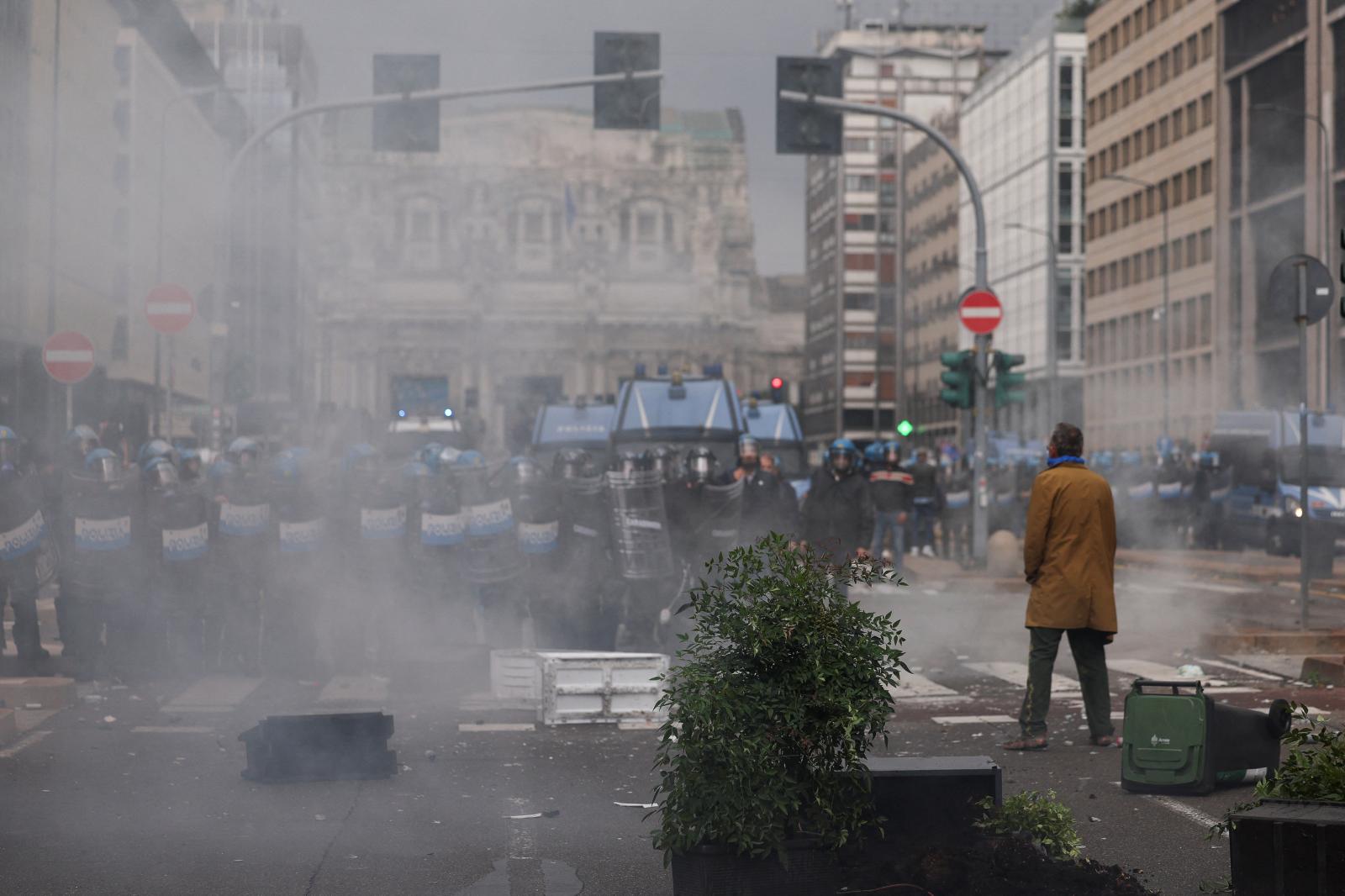 Miles de italianos toman las calles de varias ciudades en solidaridad con Gaza