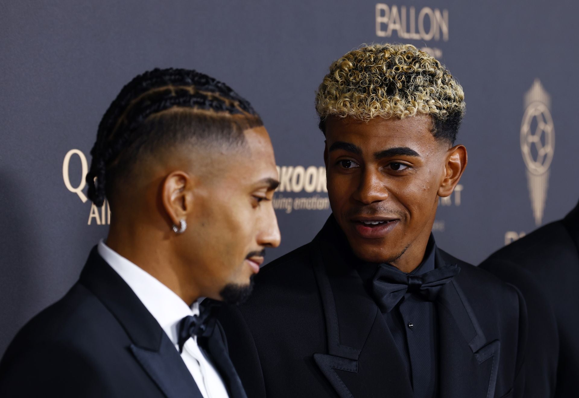 Los jugadores nominados del Barcelona al Balón de Oro 2025, Raphinhia y Lamine Yamal hablan a su llegada a la alfombra roja