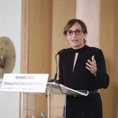 La ministra Mónica García, en el desayuno de prensa en que participó hoy.