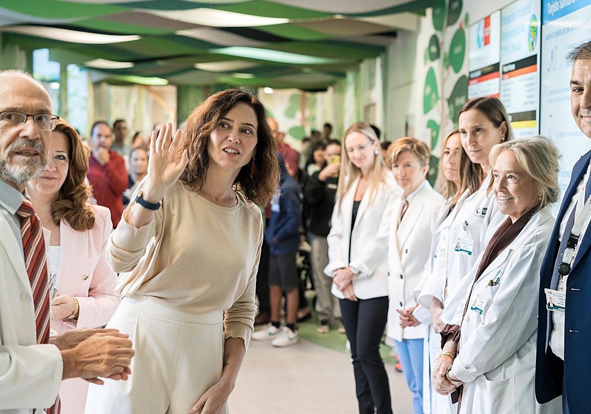 Isabel Díaz Ayuso este martes en el hospital Niño Jesús de Madrid