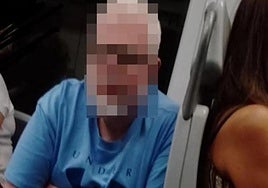 Foto que tomó la madre en el vagón para que su hija lo identificara