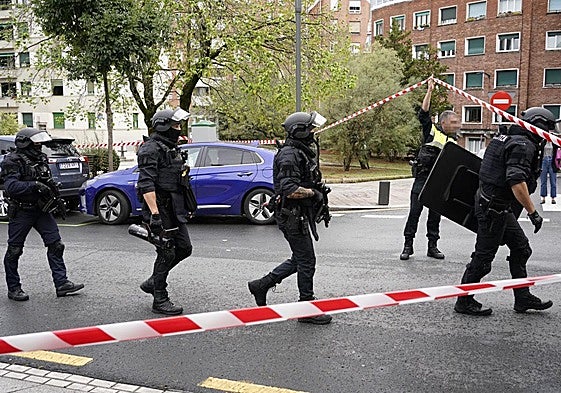 La Ertzaintza detiene al autor material del crimen de Bilbao y a dos cómplices