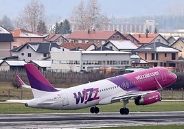 Un avión de Wizz Air a punto de despegar.
