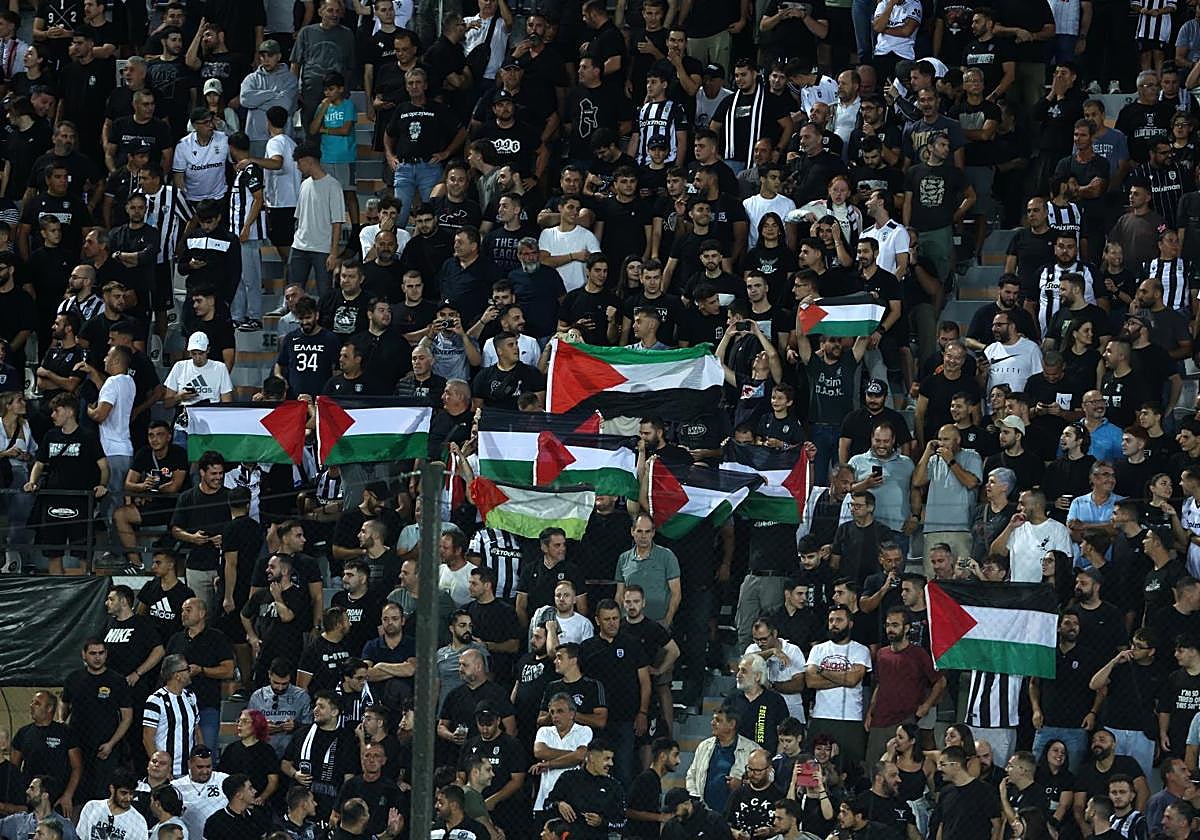Aspecto de las gradas en el partido de la Liga Europa entre el PAOK y el Maccabi de Tel Aviv disputado en Salónica.