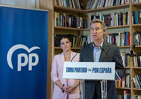 El presidente del PP, Alberto Núñez Feijóo, con la presidenta de Baleares, Marga Prohens.