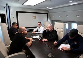 El primer ministro israelí, Benjamín Netanyahu, voló a Nueva York con parte de su gabinete.